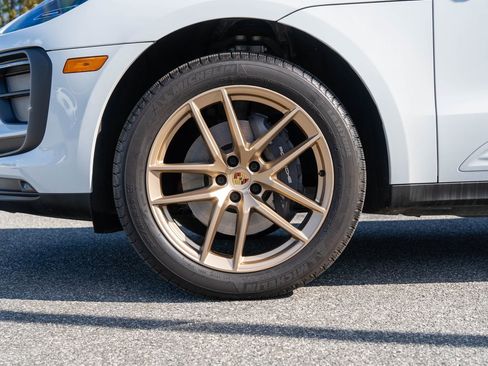 Certified 2025 Porsche Macan image 11