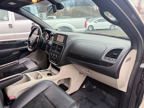 Used 2018 Dodge Grand Caravan SXT FWD image 16