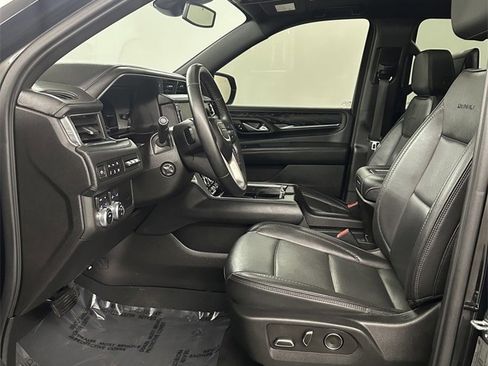 Used 2023 GMC Yukon XL Denali image 12
