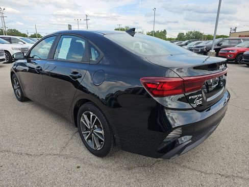 Used 2022 Kia Forte LXS w/ LXS Technology Package FWD image 5