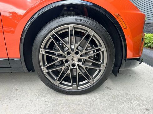 Certified 2025 Porsche Macan Turbo Electric AWD/4WD image 15