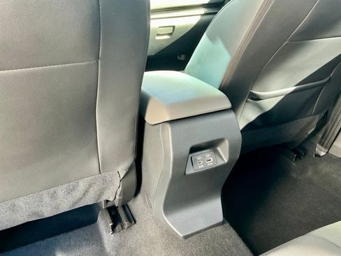 Used 2024 Subaru Crosstrek 2.0i Premium image 9