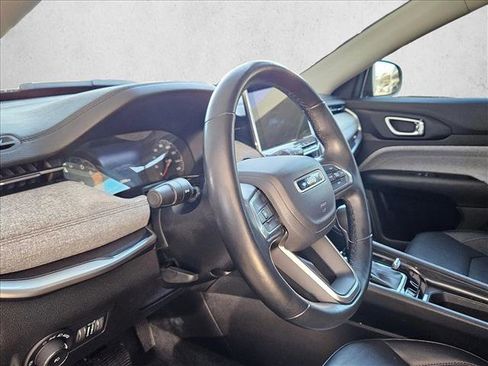 Used 2022 Jeep Compass Latitude image 9