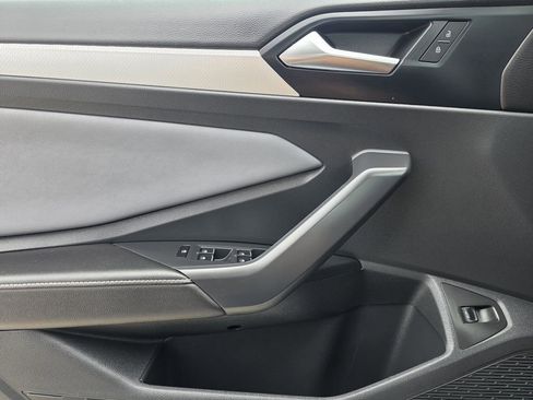 Used 2025 Volkswagen Jetta SE image 16