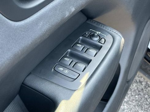 Certified 2023 Volvo XC60 B5 Plus AWD/4WD image 25