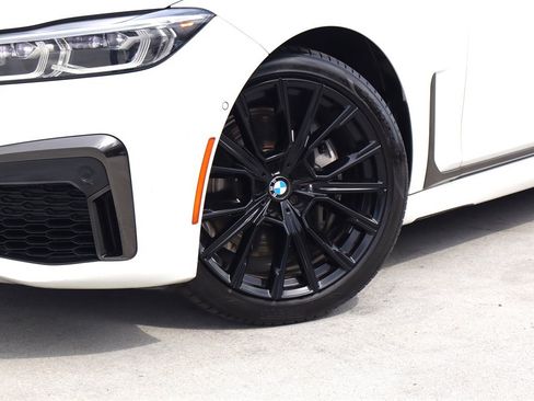 Used 2020 BMW 740i w/ M Sport Package RWD image 11