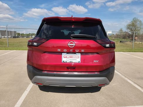 Used 2023 Nissan Rogue SV image 6