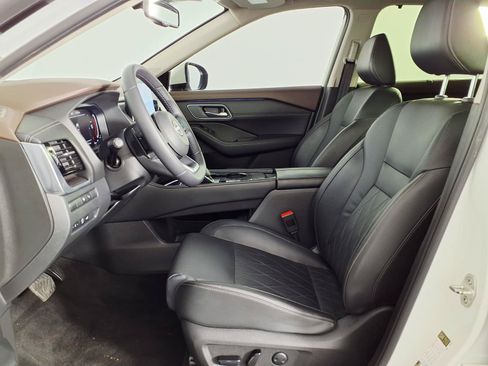 Used 2023 Nissan Rogue Platinum FWD image 17