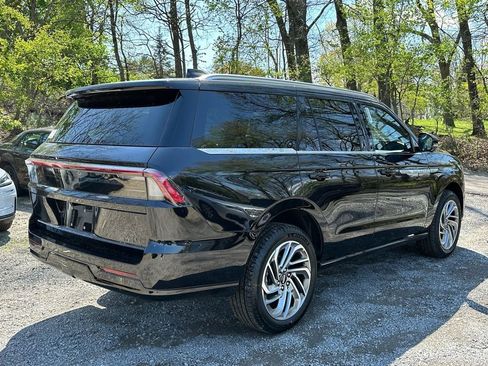 New 2026 Lincoln Navigator Reserve AWD/4WD image 31