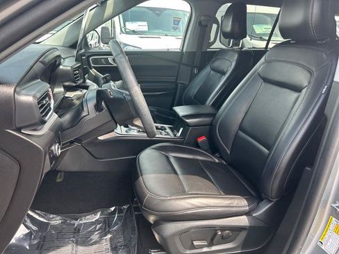 Certified 2023 Ford Explorer XLT w/ Equipment Group 202A AWD/4WD image 9