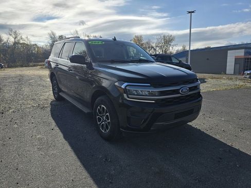 Used 2024 Ford Expedition XLT image 3