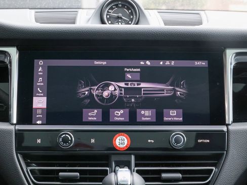 Certified 2026 Porsche Macan image 38