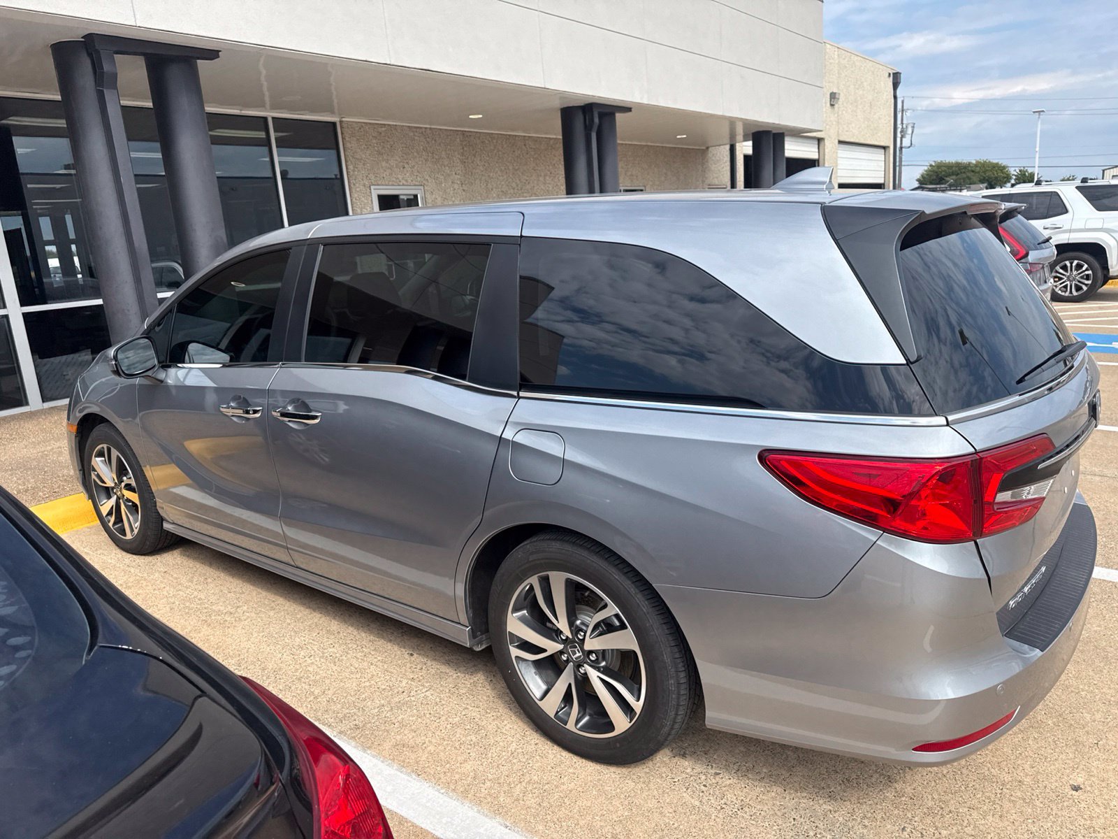 Used 2023 Honda Odyssey Touring image 4