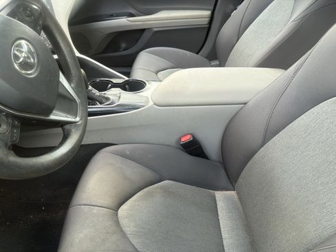 Used 2018 Toyota Camry LE image 7