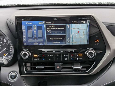 Used 2021 Toyota Highlander Limited image 29