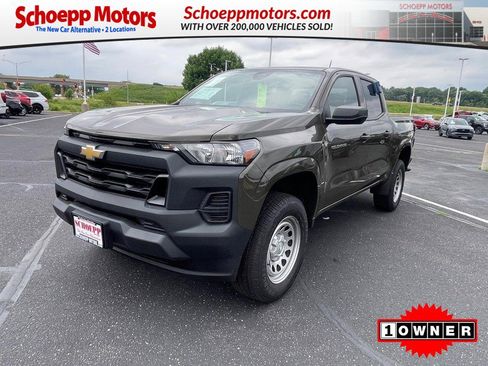 Used 2024 Chevrolet Colorado W/T RWD image 1