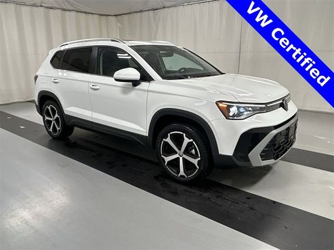 Certified 2025 Volkswagen Taos SEL image 1