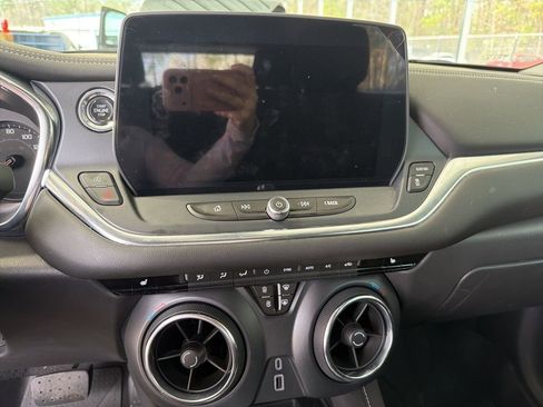 Used 2024 Chevrolet Blazer LT w/ Convenience Package image 9