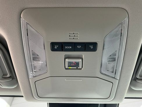 Used 2025 Toyota RAV4 XLE image 17