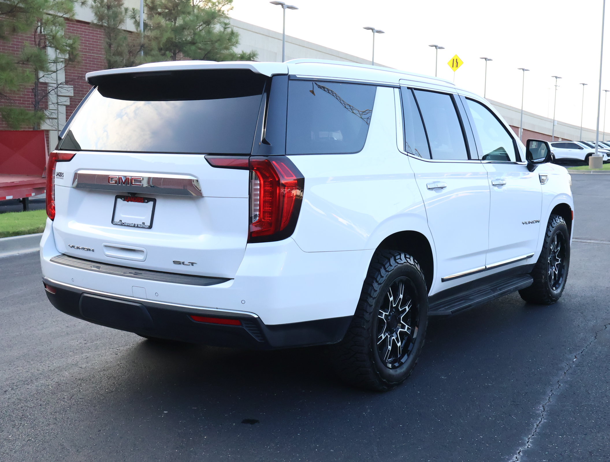 Used 2022 GMC Yukon SLT w/ SLT Premium Package AWD/4WD image 35