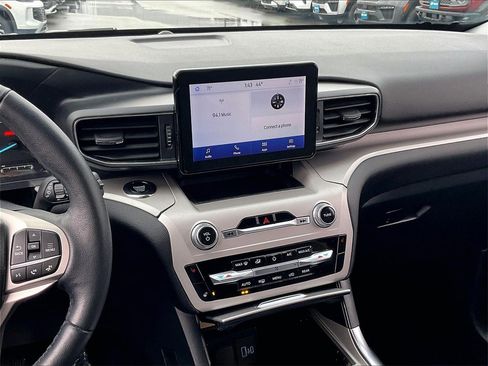 Used 2023 Ford Explorer XLT w/ Equipment Group 202A image 18