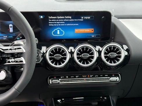 New 2026 Mercedes-Benz GLA 35 AMG 4MATIC image 21