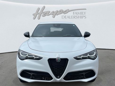 Used 2024 Alfa Romeo Stelvio Sprint image 39