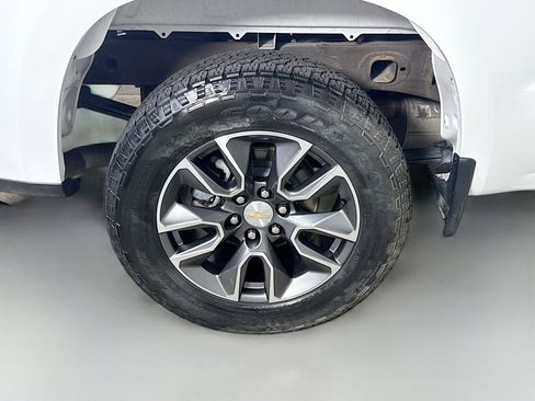 Used 2024 Chevrolet Silverado 1500 LT AWD/4WD image 33