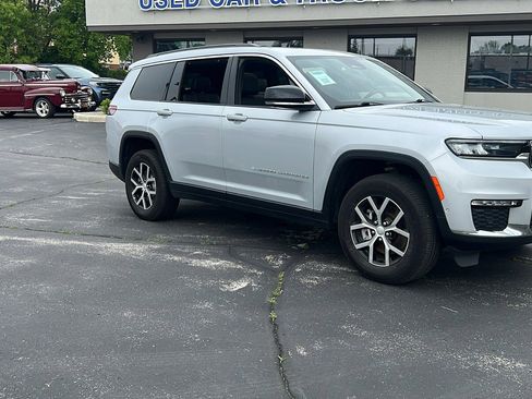 Used 2024 Jeep Grand Cherokee L Limited w/ Luxury Tech Group II image 2