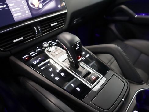 Used 2022 Porsche Cayenne Coupe image 15