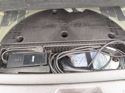 Used 2023 Chevrolet Bolt EUV Premier w/ Sun & Sound Package FWD image 45