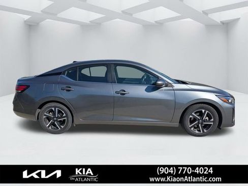 Used 2024 Nissan Sentra SV FWD image 2