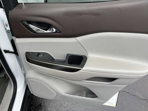 Used 2019 GMC Acadia SLT image 24