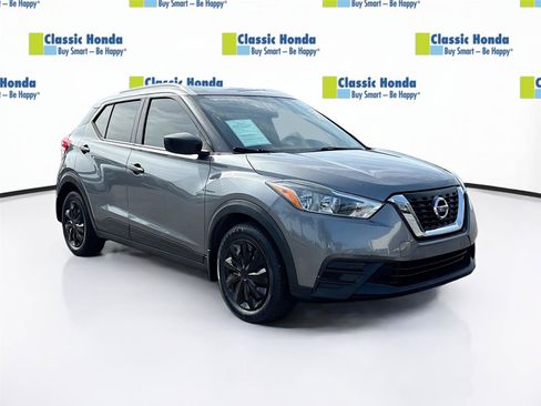 Used 2019 Nissan Kicks S FWD image 1