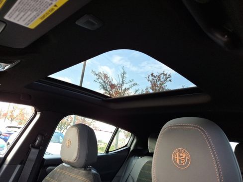 New 2025 Alfa Romeo Tonale image 10