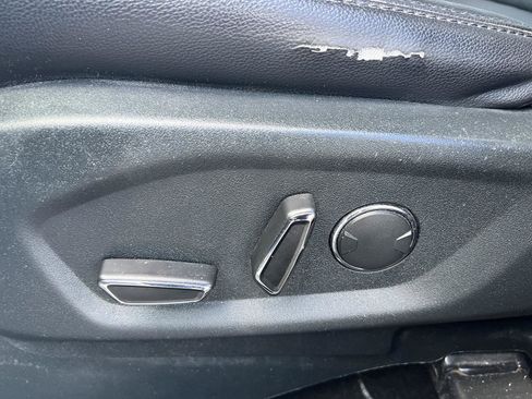 Used 2018 Ford Explorer XLT w/ Equipment Group 202A AWD/4WD image 11