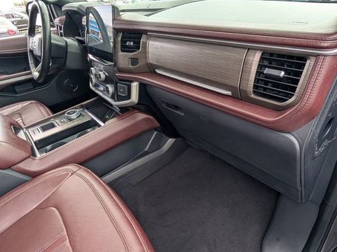 Used 2024 Ford Expedition Limited image 16