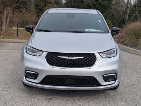 New 2026 Chrysler Pacifica Limited w/ Trailer Tow Group image 8