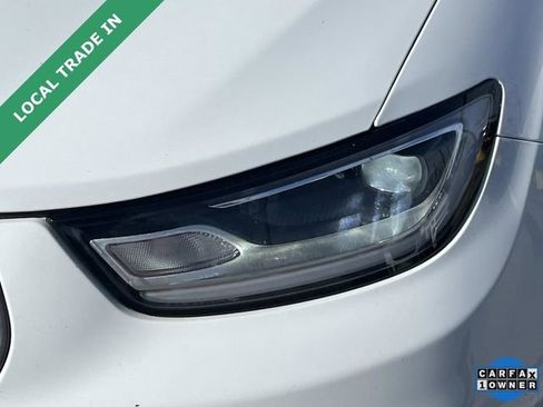 Used 2024 Chrysler Pacifica Touring-L w/ Road Tripper Package image 9