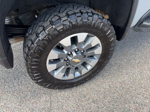Used 2024 Chevrolet Silverado 2500 Custom w/ Custom Convenience Package AWD/4WD image 11