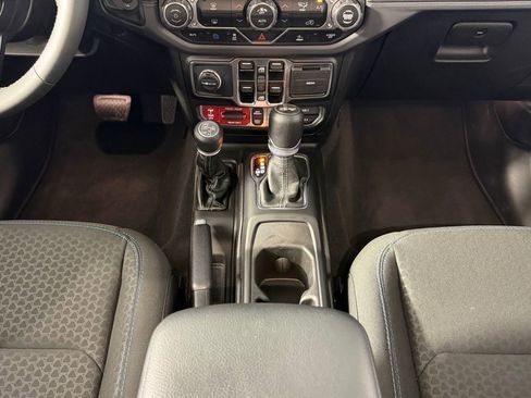 Certified 2025 Jeep Wrangler Unlimited Rubicon 4xe image 16