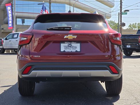 Used 2025 Chevrolet Trax LT FWD image 19