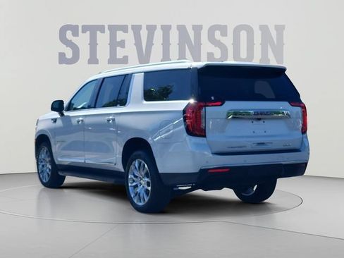 Used 2022 GMC Yukon XL SLT w/ SLT Luxury Package AWD/4WD image 3