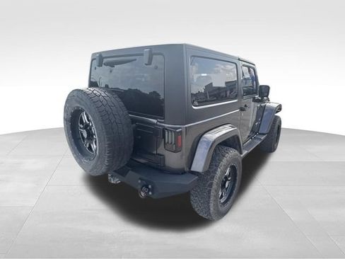 Used 2017 Jeep Wrangler Sahara w/ Connectivity Group AWD/4WD image 41
