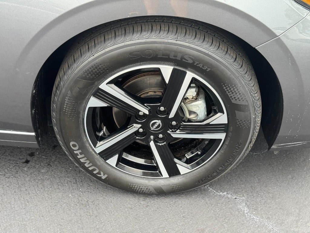 Used 2025 Nissan Sentra SV FWD image 9