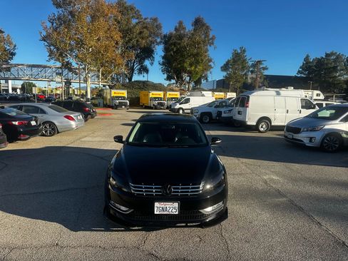 Used 2014 Volkswagen Passat 1.8T SEL Premium image 3