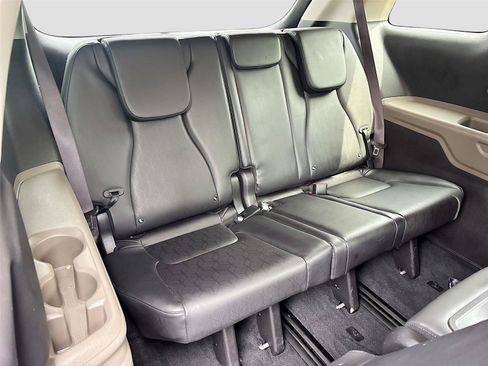 Used 2025 Kia Carnival FWD image 29