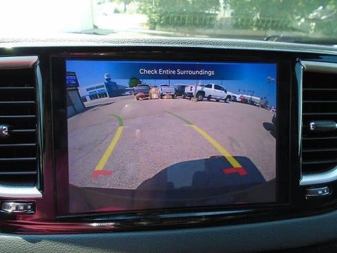 Used 2025 Chrysler Pacifica Select FWD image 13