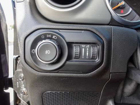 Used 2021 Jeep Wrangler Sport AWD/4WD image 18
