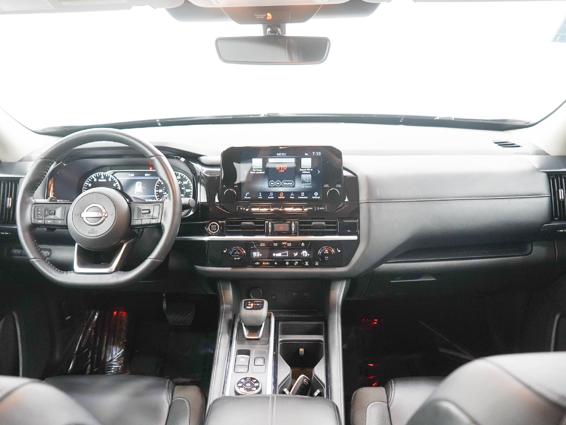 Used 2024 Nissan Pathfinder SL AWD/4WD image 14